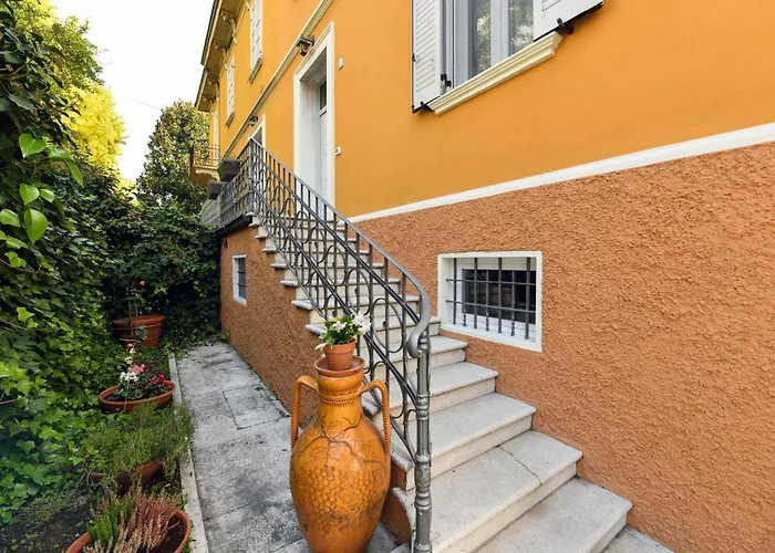 Sofia Bed & Breakfast 4*